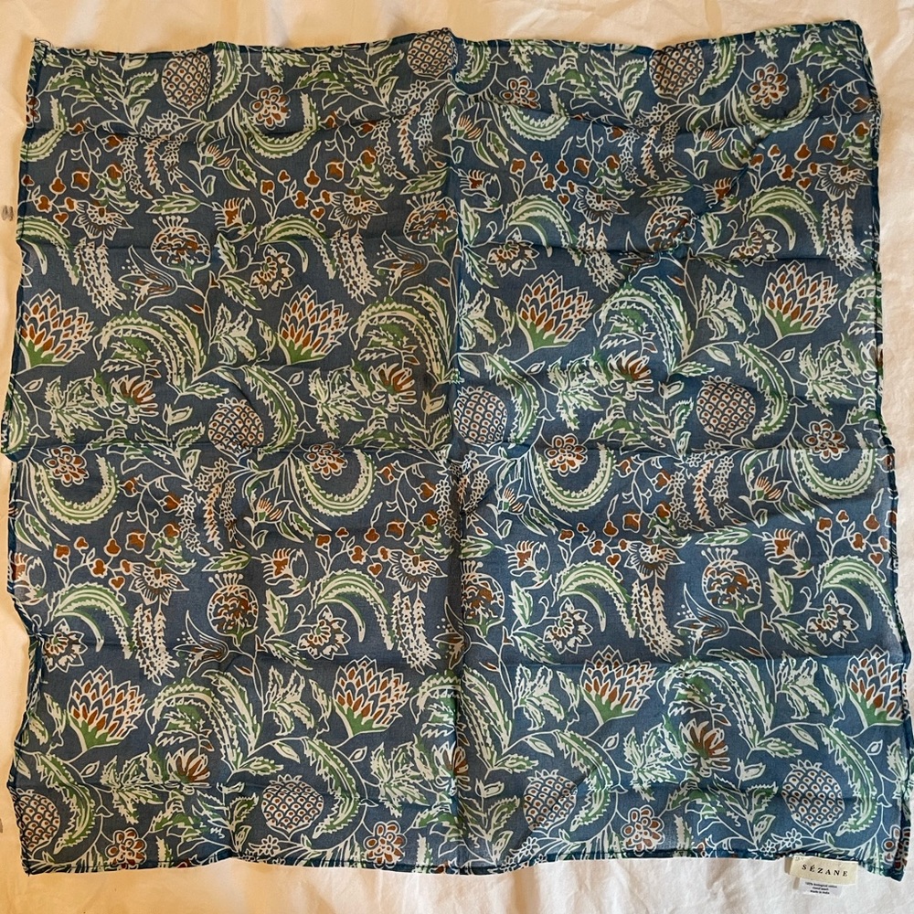 🆕 Sézane square scarf